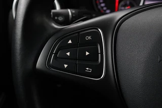 Mercedes-Benz A-Klasse Mercedes-Benz A-klasse 180 Ambition | Stoelverwarming | Full LED |  Sportstoelen | Navigatie | Half leder | Park Assist | Cruise control | Airco | Bluetooth - afbeelding nr 14