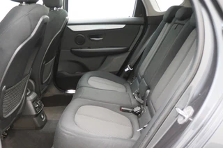 BMW 2 Serie BMW 2 Serie Active Tourer 218i Essential Climate, Panoramadak, Stoelverwarming, Bluetooth, Navigatie, Trekhaak, 16'' - afbeelding nr 14