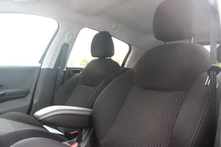 Peugeot 208 Peugeot 208 1.2 110PK AUTOMAAT SIGNATURE | NAVIGATIE | APPLE CARPLAY/ANDROID AUTO | PARKEERSENSOREN | DAB+ RADIO | LICHTMETALEN VELGEN | GETINTE RUITEN | CLIMATE CONTROL | CRUISE CONTROL | - afbeelding nr 2