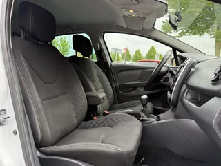 Renault Clio Renault Clio 0.9 TCe Limited Navi,Airco,Cruise,PDC,Bluetooth,Elek ramen,Lm velgen,Keyless,N.A.P,APK tot 06-2026 - afbeelding nr 7