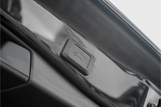 Toyota RAV4 Leder Camera Trekhaak 19