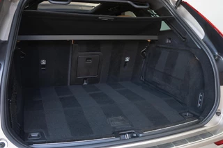 Volvo XC60 Volvo XC60 2.0 T8|455PK AWD|Org NL|1ste Eig|Ultimate Bright|Luchtv.|Bowers & Wilkins|Trekhaak|Head-Up|Pano|Crystal|Dealer Onderhouden - afbeelding nr 49