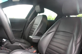 Alfa Romeo Giulietta Alfa Romeo Giulietta 1.4 120PK TURBO SPRINT | LEDEREN BEKLEDING | AFNEEMBARE TREHAAK | ALL SEASON BANDEN | NAVIGATIE | CLIMATE CONTROL | CRUISE CONTROL | CARBON INTERIEUR AFWERKING | 18