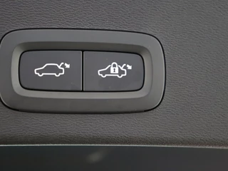 Volvo XC40 Volvo XC40 B4 Plus Dark | Trekhaak | Dodehoekdetectie | Achteruitrijcamera - afbeelding nr 35