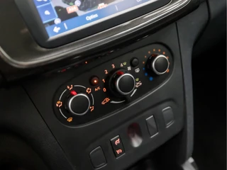Dacia Logan (NAVIGATIE, AIRCO, CRUISE, SPPORTSTOELEN, ARMSTEUN, BLUETOOTH, TREKHAAK, NIEUWE APK, NIEUWSTAAT) - afbeelding nr 9