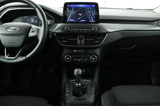 Ford Focus Ford Focus 1.0 EcoBoost Titanium | Trekhaak | Camera |  Full LED | Navigatie | Keyless | Park Assist | Climate control | Getint glas - afbeelding nr 7