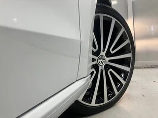 Volkswagen up! Volkswagen UP! High Up! 75PK !!| Black pakket | Climate control | Cruise control | Parkpilot| 17