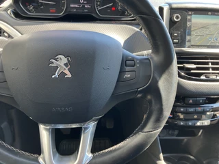 Peugeot 208 Peugeot 208 1.2 PureTech Allure 110 pk | dealer onderhouden | navigatie | trekhaak | climate | apple carplay | parkeersens. - afbeelding nr 26