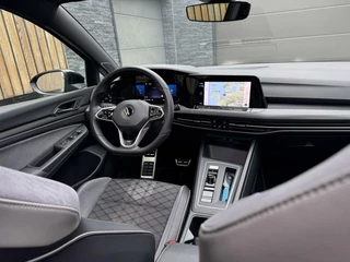 Volkswagen Golf Volkswagen Golf 1.5 eTSI R-Line Automaat | Panoramadak | LED | Black Style | Harman/Kardon HiFi | Achteruitrijcamera | Sfeerverlichting | Trekhaak afneembaar | Adaptieve cruise control | Parkeersensoren voor en achter - afbeelding nr 52