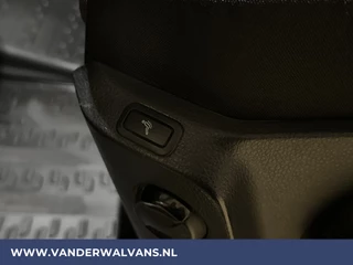Volkswagen Crafter Volkswagen Crafter 2.0 TDI 140 pk L3H3 L2H2 Euro6 Airco | Camera | Apple Carplay | Cruisecontrol | Chauffeursstoel Android Auto - afbeelding nr 17