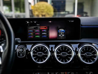 Mercedes-Benz A-Klasse Mercedes A-klasse A200 AMG|FACELIFT|PANO|BURMESTER|CAMERA - afbeelding nr 24