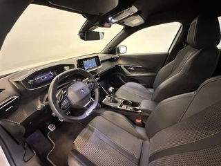 Peugeot 2008 Peugeot 2008 1.2 PureTech 130 GT Black Style Airco ECC Navi Carplay Cruise Control PDC VA + Camera Full LED 17