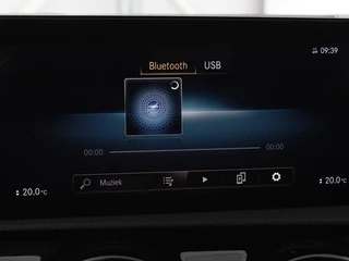 Mercedes-Benz A-Klasse Mercedes-Benz A-klasse 200 Business Solution AMG | Panoramadak |  Stoelverwarming | Trekhaak | Matrix LED | Memory | Carplay | Keyless | Camera | Sfeerverlichting | Leder/Alcantara | Park Assist - afbeelding nr 28