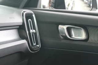 Volvo XC40 Volvo XC40 T4 Recharge R-Design | Stoelverwarming | Parkeercamera | BLIS | Pilot Assist | Electr. Stoelen | Glossy Black | Keyless - afbeelding nr 40