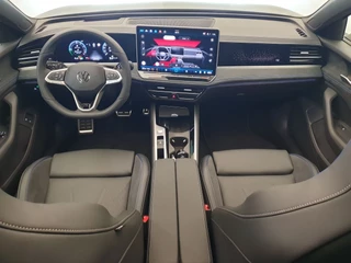 Volkswagen Passat Volkswagen Passat Variant 1.5 eHybrid 272pk DSG/AUT R-Line Wegklapbare trekhaak, Panoramadak, Leder - afbeelding nr 4