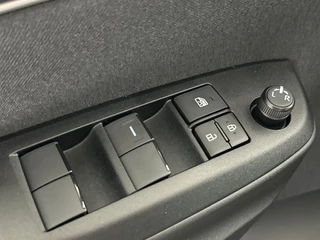 Toyota Yaris Toyota Yaris 1.5 Hybrid 115 Business | Parkeersensoren voor + achter | Stuurverwarming | Stoelverwarming - afbeelding nr 26