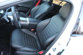 Mercedes-Benz C-Klasse Mercedes C-klasse Estate 200 AMG/Pano/19inch/Sfeer/Headup/Night - afbeelding nr 11