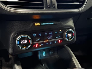 Ford Focus Ford Focus Wagon 1.0 EcoBoost Hybrid Trend Edition Business Airco | Cruise | Navi | Camera | Trekhaak - afbeelding nr 18