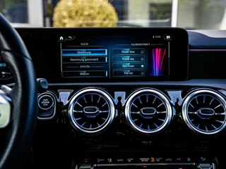 Mercedes-Benz A-Klasse Mercedes A-klasse a250e AMG|PANO|18''|CAMERA|ACC|SFEERV. - afbeelding nr 24