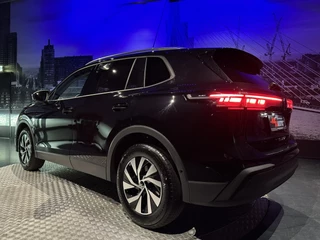 Volkswagen Tiguan Volkswagen Tiguan 1.5 eTSI Life Edition *WinterPack*LEDPlus*Keyless*PrivGlass* - afbeelding nr 28