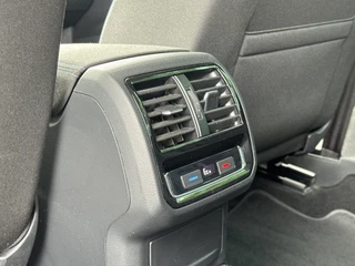 Volkswagen Passat Volkswagen Passat Variant GTE 218PK DSG HYBRID GTE BUSINESS CAMERA/NAVI/STUURVERW. - afbeelding nr 19