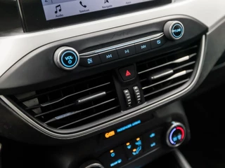 Ford Focus (APPLE CARPLAY, GROOT NAVI, ZWART DAK, GETINT GLAS, LANE ASSIST, SPORTSTOELEN, CRUISE, LM VELGEN, PARKEERSENSOREN, NIEUWSTAAT) - afbeelding nr 9