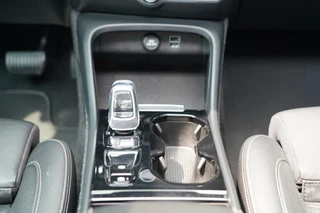 Volvo XC40 Volvo XC40 1.5 T5 Recharge Inscription - Dealer onderhouden - Panoramisch schuif/kanteldak - Stoel en stuurwielverwarming - Harman Kardon - Elektrisch verstelbare stoelen - Adaptieve cruise control i.c.m. BLIS - 360 graden camera - - afbeelding nr 16