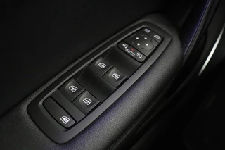 Renault Mégane Renault Mégane 1.3 TCe Limited | Carplay | Camera | Navigatie |  Sfeerverlichting | Keyless | Climate control | Cruise control | Parkeerhulp - afbeelding nr 14