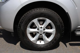 Nissan Navara Nissan Navara 2.5 DCI DUBBEL CABINE SE A/T 5 SITZ 4WD VAN MARGE - afbeelding nr 3