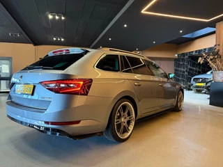 Škoda Superb Skoda Superb Combi 2.0 TDI Laurin & Klement Pano 190pk DSG - afbeelding nr 7