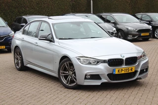 BMW 3 Serie BMW 3 Serie 330e Centennial Exe. M Sport / Schuifdak / Alcantara / 18'' / Navigatie / Parkeerhulp achter / Cruise Control - afbeelding nr 35