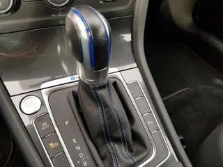 Volkswagen e-Golf Volkswagen e-Golf Automaat 136pk  | Navigatie | Climate Control | Virtuele Cockpit | Camera | Keyless | Stoelverwarming | Parkeer Sensoren | Cruise Control Adaptive | Lichtmetalen velgen 17