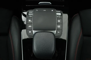 Mercedes-Benz CLA Mercedes-Benz CLA-klasse 250e AMG Night | Stoelverwarming | Carplay |  Camera | Sfeerverlichting | Leder/Alcantara | Full LED | Widescreen - afbeelding nr 8