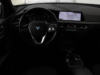 BMW 1 Serie BMW 1-serie 118i Intro Ed. | Carplay | Full LED | Sportstoelen  | Navigatie | Climate control | Bleutooth | PDC | Trekhaak | Sfeerverlichting - afbeelding nr 3