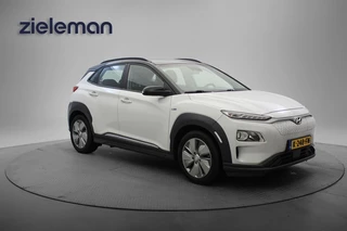 Hyundai Kona Electric Comfort 64 kWh - Carplay, Navi, Cruise, Camera, Trekhaak, SOH 100%