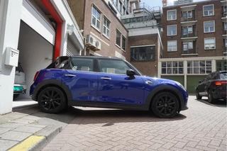MINI Cooper MINI Cooper Mini 1.5 Pepper | NL AUTO | HUD | Sportinterieur (leer/ stof/ stoelverwarming) | Apple Carplay | Sfeerverlichting | 17inch | LED pakket | Keyless GO/ ENTRY | DUAL ZONE CLIMATE | Bonnet Stripes | Zwart dak | Front- achterspoiler - afbeelding nr 41