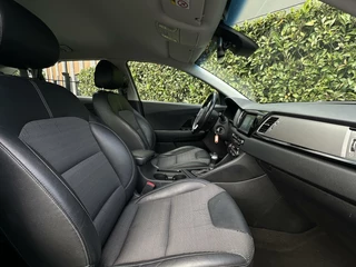 Kia Niro Kia Niro 1.6 GDi Hybrid ExecutiveLine, NL AUTO, NAP, ECC-AIRCO, LEDER, NAVI, CAMERA, PARKEERSENSOREN, LICHTMETAAL 18