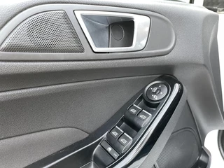 Ford Fiesta Ford Fiesta 1.0 EcoBoost Titanium NAVIGATIE|TREKHAAK|WINTER PAKKET|BLUETOOTH|LED|PARKEERSENSOREN|SFEERVERLICHTING - afbeelding nr 11