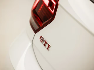 Volkswagen Polo Volkswagen Polo 2.0 TSI GTI 200Pk Automaat (SCHUIFDAK, VIRTUAL COCKPIT, APPLE CARPLAY, GROOT NAVI, CAMERA, BEATS AUDIO, MODE KNOP, STOELVERWARMING, CRUISE, NIEUWSTAAT) - afbeelding nr 36