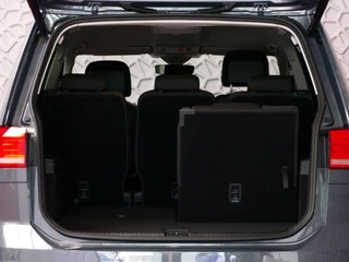 Volkswagen Touran Volkswagen Touran 1.5 TSI 150PK 7P CARPLAY NAVI CAMERA LED ELEK.KLEP VIR.COCKPIT DODE.HOEK DET. STOELVERW KEYLESS 7P 7PERS 11/2024 