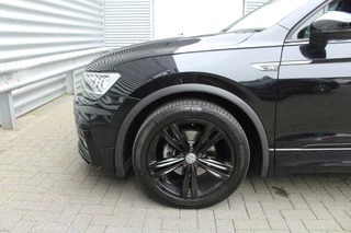 Volkswagen Tiguan Volkswagen Tiguan 1.5 TSI 150pk ACT R-Line DSG7 NL-Auto NAP Panoramadak Clima Cruise Navi Leder Keyless Dig. Cockpit El. Klep Trekhaak 1300kg - afbeelding nr 29