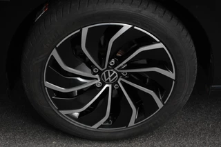Volkswagen Golf Volkswagen Golf 1.5 eTSI 150pk Style | Sfeer verlichting | Navigatie | Climate control | Camera | Adaptive Cruise control | Led | Parkeer sensoren | Lichtmetalen Velgen - afbeelding nr 2