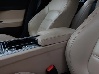 Jaguar XE 2.0 D 163pk Automaat Portfolio Premium Business Pack | Origineel NL | Navi | Bi-Xenon | Clima | Cruise | Leder+Verwarmd+Elek.Verstel | Pdc V+A+Camera | Rijstrook+Licht+Regensensor | 19''lm - afbeelding nr 23