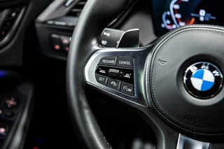 BMW 1 Serie BMW 1-serie M135i xDrive High Executive Edition | Panodak | HUD | H&K | Leder | NL auto | - afbeelding nr 37