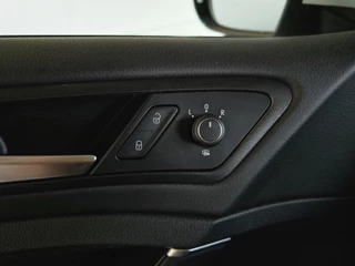 Volkswagen Golf Volkswagen Golf 1.4 TSI PHEV GTE / Dealer Onderhouden / Stoelverwarming / LED Koplampen - afbeelding nr 9