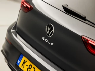 Volkswagen Golf 150Pk Automaat (APPLE CARPLAY, GROOT NAVI, SFEERVERLICHTING, STUUR/STOELVERWARMING, GETINT GLAS, SPORTSTOELEN, KEYLESS, LED KOPLAMPEN, NIEUWE APK, NIEUWSTAAT) - afbeelding nr 34