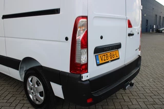 Renault Master Renault Master T33 2.3 dCi 135PK L2H2 WORK EDITION 3-ZITS | LINKER ZIJSCHUIFDEUR | TREKHAAK | NAVIGATIE | ACHTERUITRIJ CAMERA | PARKEER SENSOREN VOOR / ACHTER | AIRCO | CRUISE CONTROL | MISTLAMPEN VOOR | DODEHOEKDETECTIE | ALL SEASON BANDEN | - afbeelding nr 23