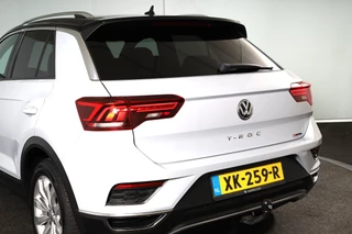 Volkswagen T-Roc Volkswagen T-Roc 2.0 TSI 190 PK 4Motion Sport - Automaat | Dig. Cockpit | Cruise Control | Stoelverw. | PDC | NAV + App. Connect | ECC | Afn. Trekhaak | LM 17