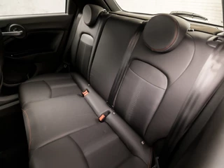Fiat 500X Fiat 500X 1.3 GSE Sport 150Pk Automaat (APPLE CARPLAY, GROOT NAVI, KEYLESS, STOELVERWARMING, CAMERA, LEDEREN SPORTSTOELEN, GETINT GLAS, LED KOPLAMPEN, ZWART HEMEL, NIEUWSTAAT) - afbeelding nr 15