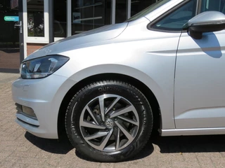 Volkswagen Touran Volkswagen Touran 1.2 TSI CON. SERIES ,,SOUND'' / Camera / Wegklap.haak / Stoelverwarming / - afbeelding nr 11